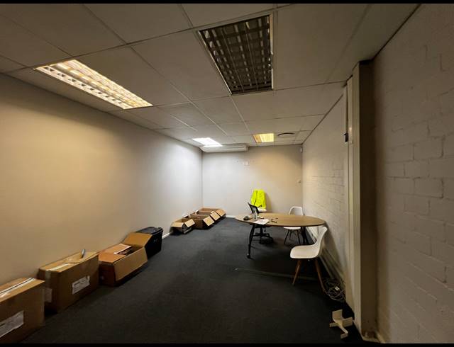 900M² WAREHOUSE TO LET IN AIRPORT INDUSTRIA